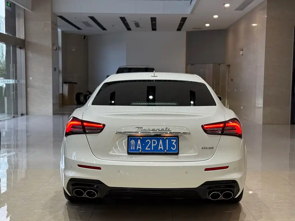 Maserati Ghibli 2023 — фото 18