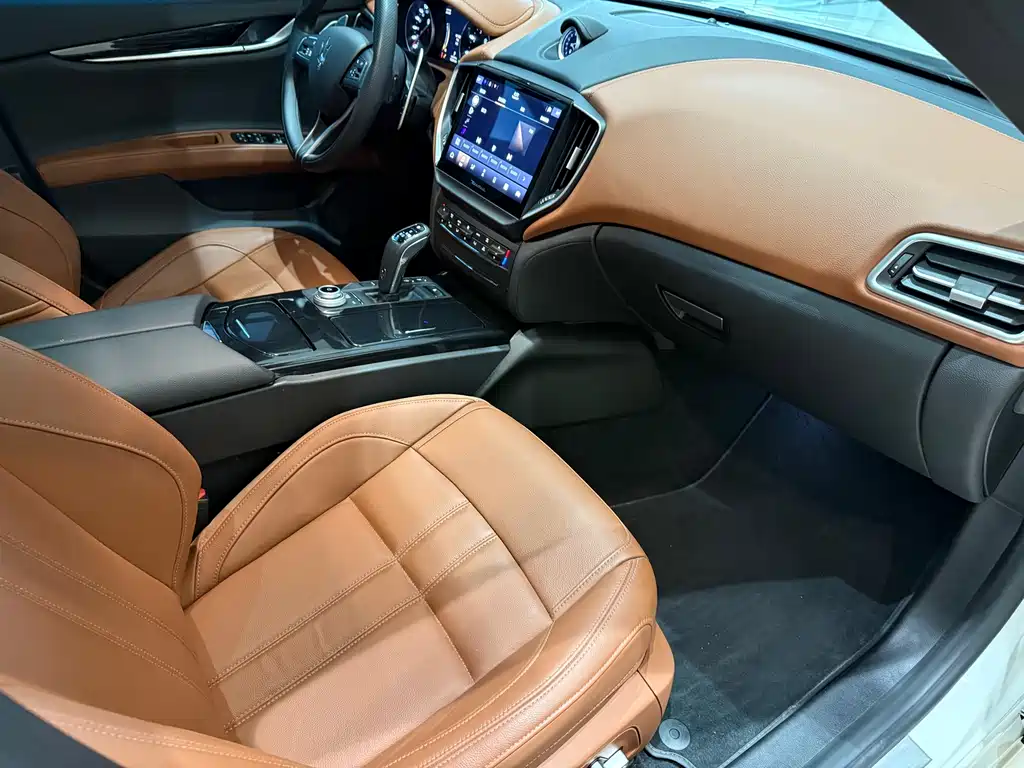 Maserati Ghibli 2023 — фото 12