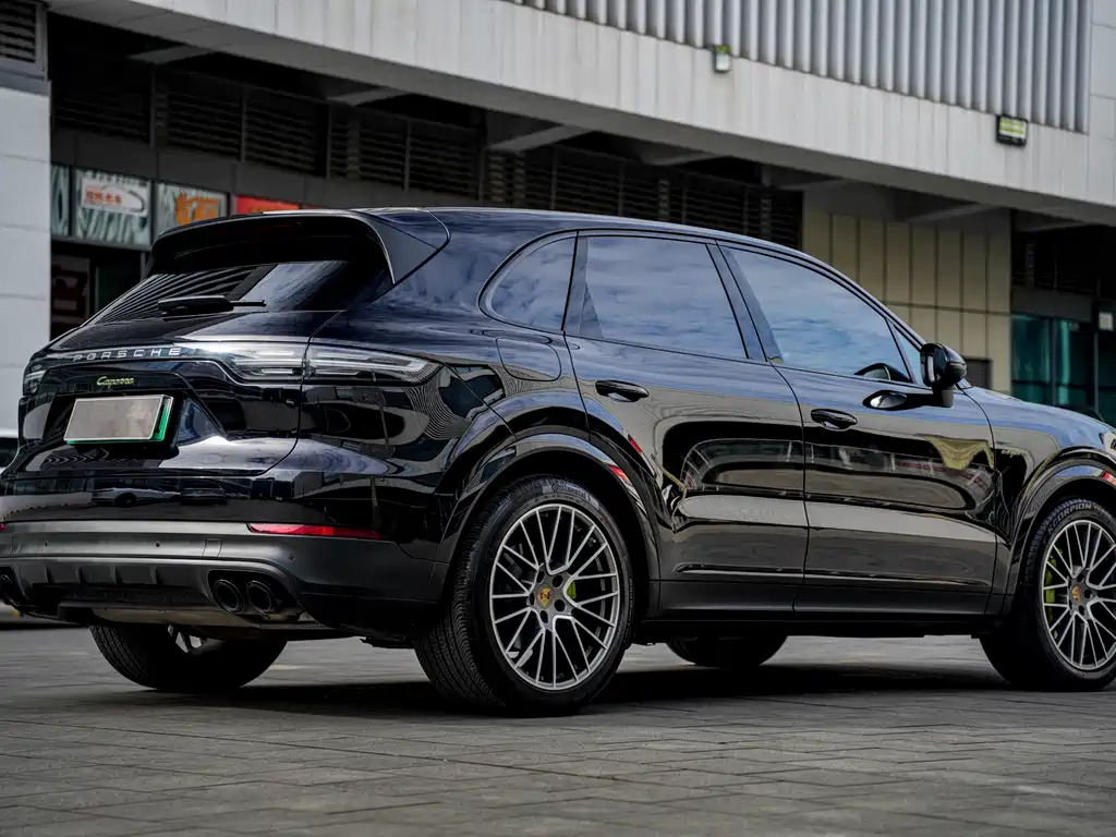 Porsche Cayenne Hybrid 2022 — фото 14