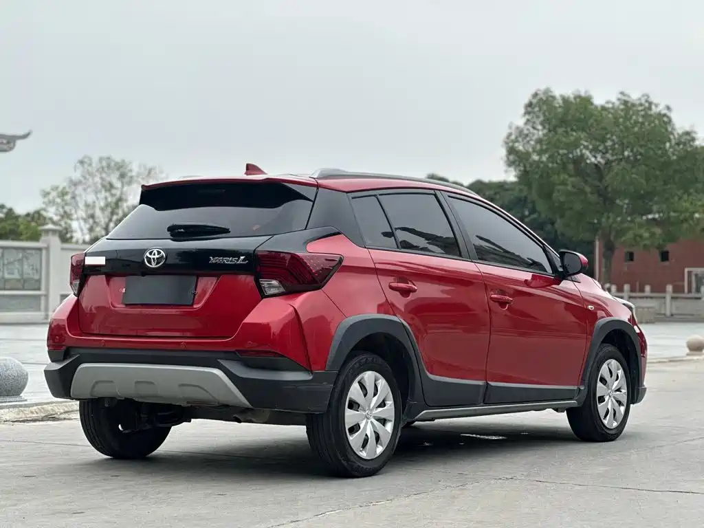 Toyota Yaris L 2022 — фото 9