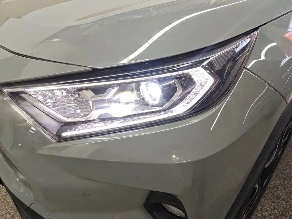 Toyota RAV4 2021 — фото 18