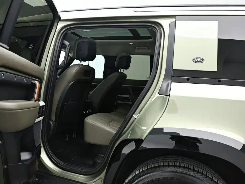 Land Rover Defender 2021 — фото 13