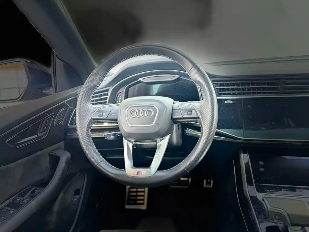 Audi Q8 2023 — фото 12