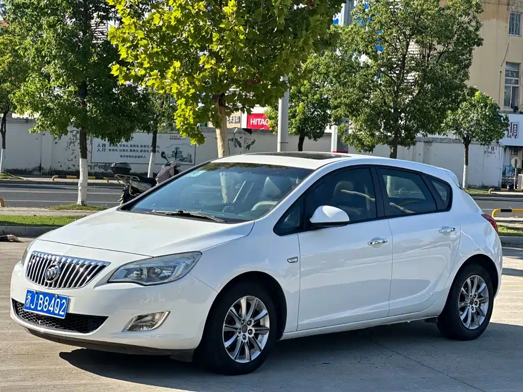 Buick Excelle 2013 — фото 11