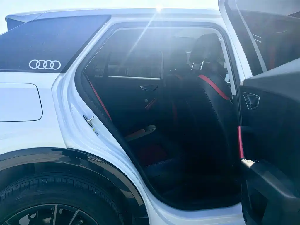 Audi Q2L 2020 — фото 12