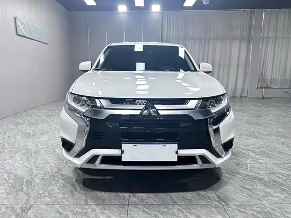 Mitsubishi Outlander 2023