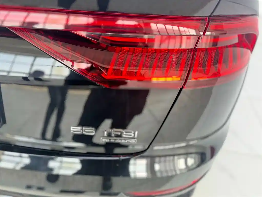 Audi Q8 2023 — фото 15