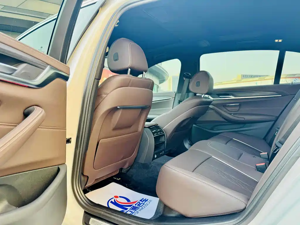 BMW 5 Series New Energy 2022 — фото 13