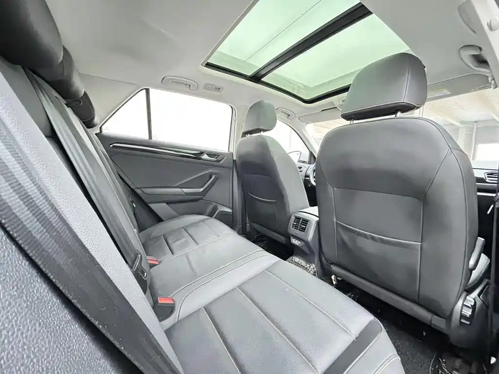 Volkswagen T-Roc 2022 — фото 12