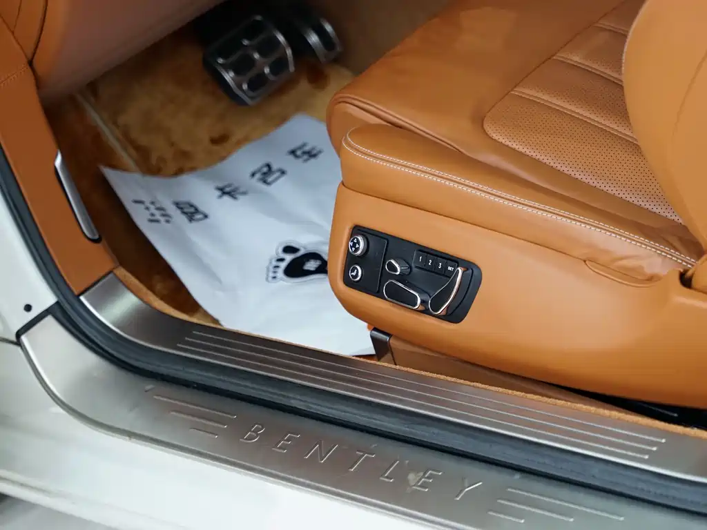 Bentley Continental 2017 — фото 14