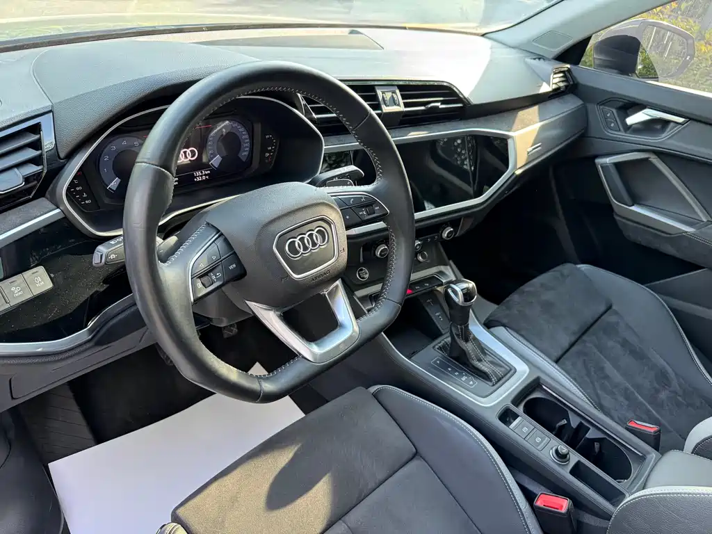 Audi Q3 2021 — фото 10