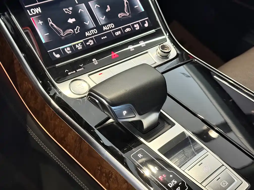 Audi A8 2019 — фото 8