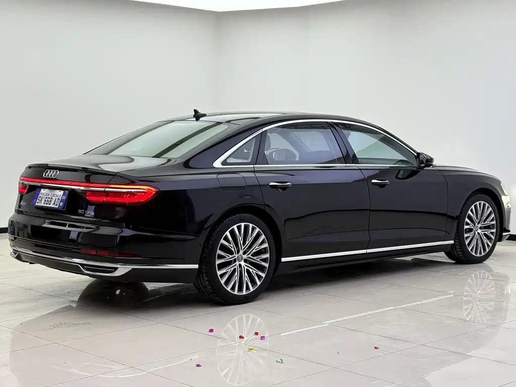 Audi A8 2019 — фото 8