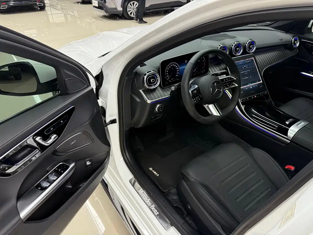 Mercedes-Benz C-Class 2023 — фото 7