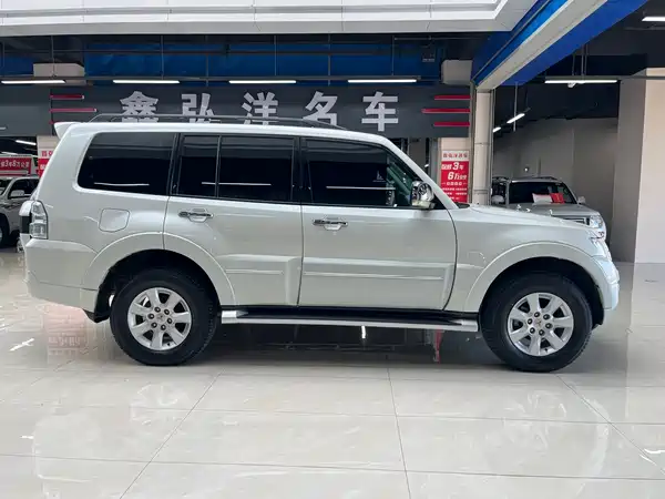 Mitsubishi Pajero 2019