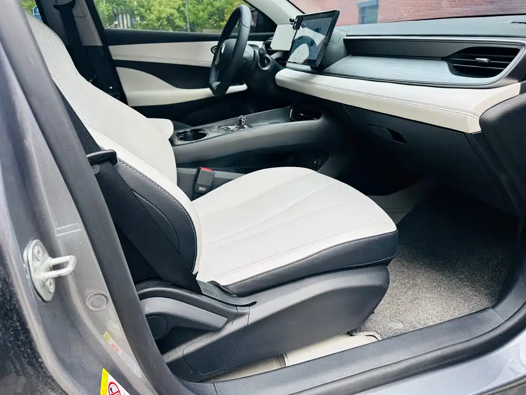 BYD Seal 05 DM-i 2025 — фото 15