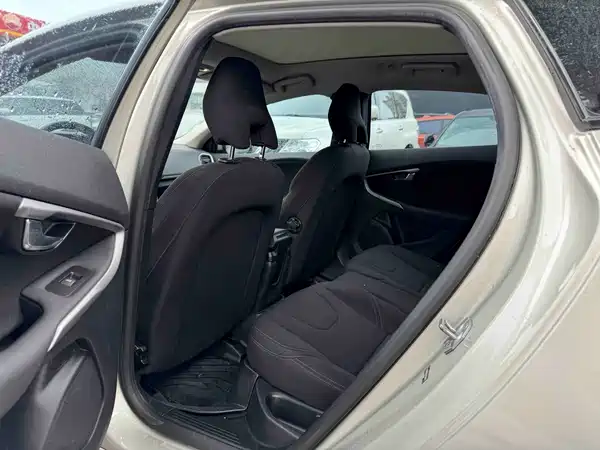 Volvo V40 2017