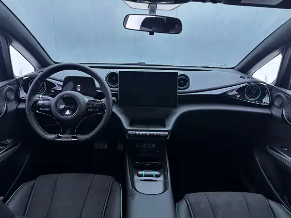 BYD Dolphin 2025