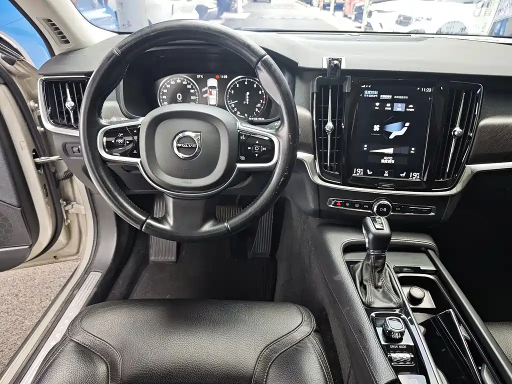 Volvo V90 2019 — фото 16