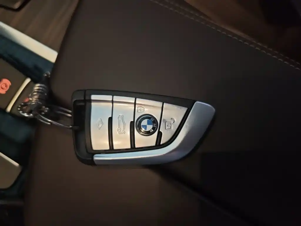 BMW 5 Series 2018 — фото 9