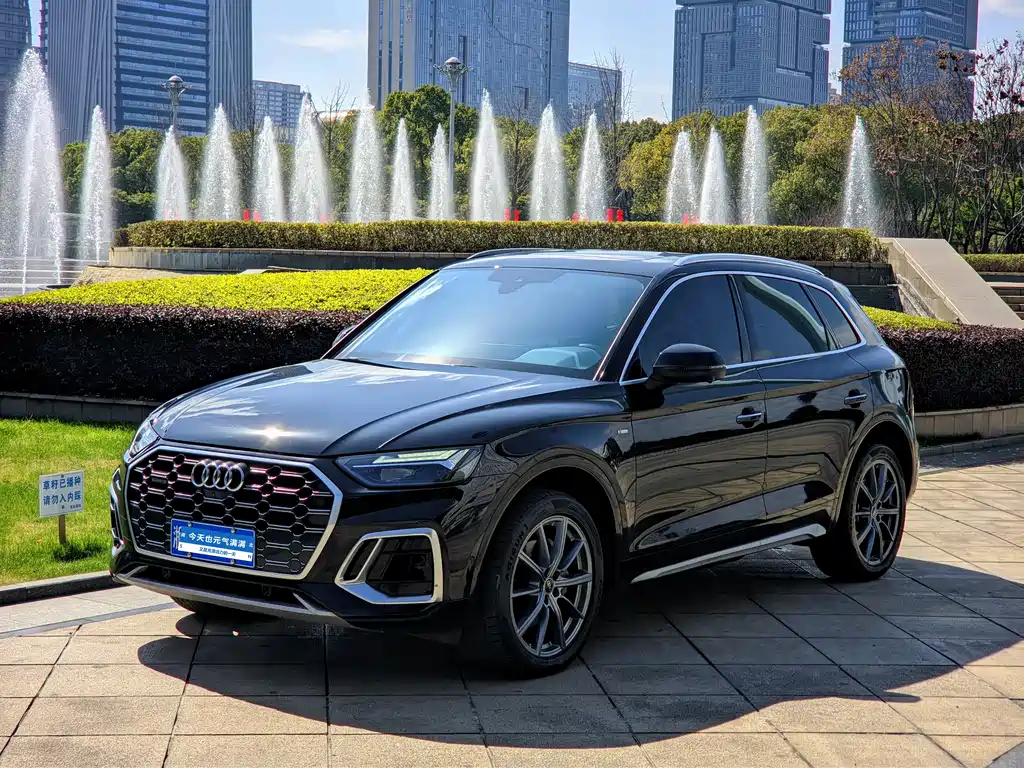 Audi Q5L 2022 — фото 1