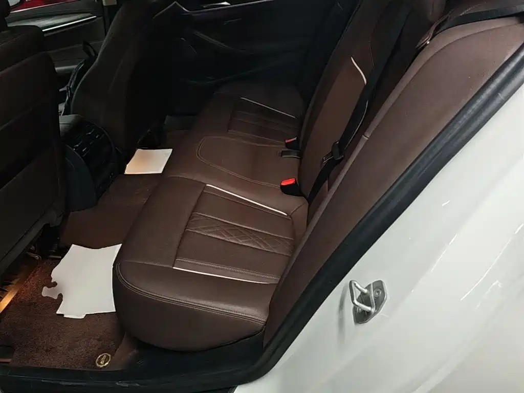 BMW 5 Series 2023 — фото 13