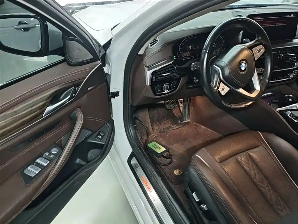 BMW 5 Series 2023 — фото 12