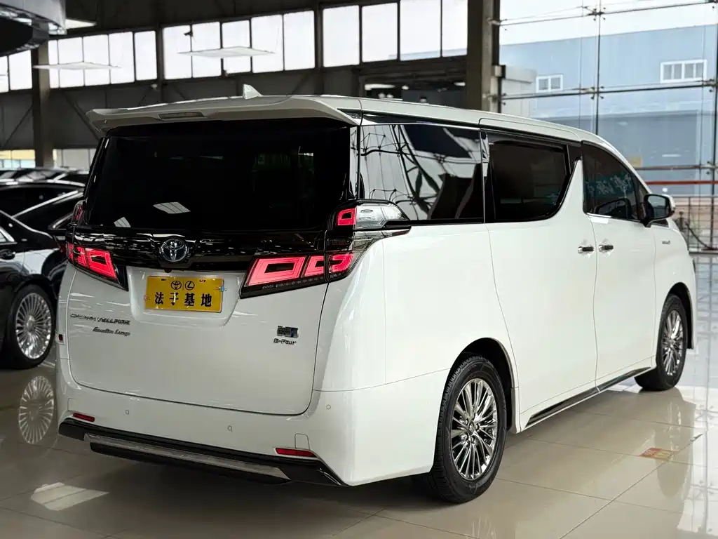Toyota Vellfire 2023 — фото 23