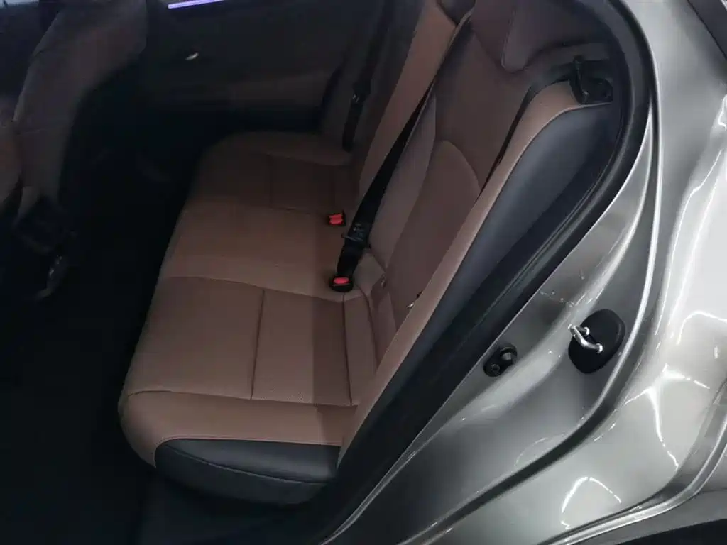 Lexus ES 2025 — фото 17
