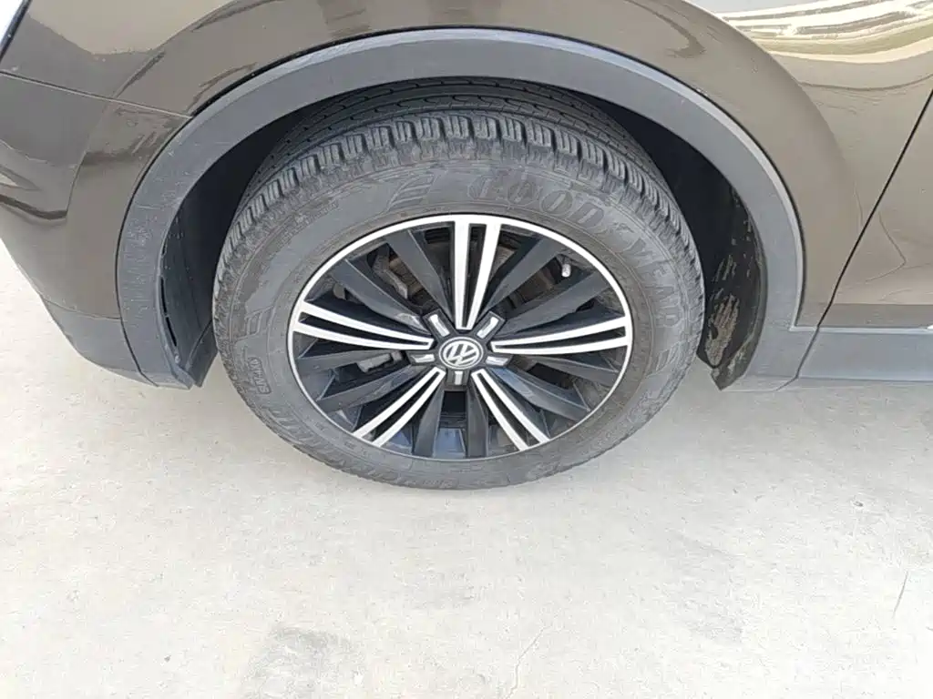 Volkswagen Tiguan L 2020 — фото 23