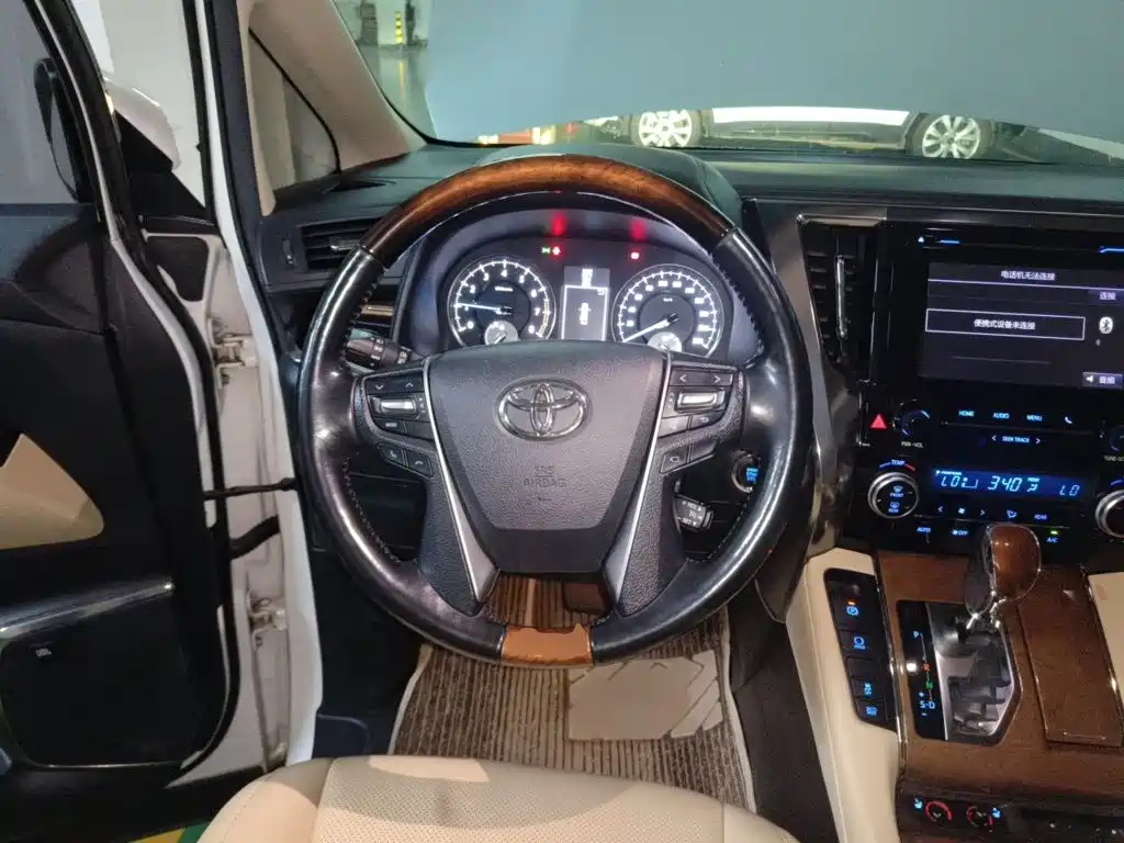 Toyota Alphard 2016