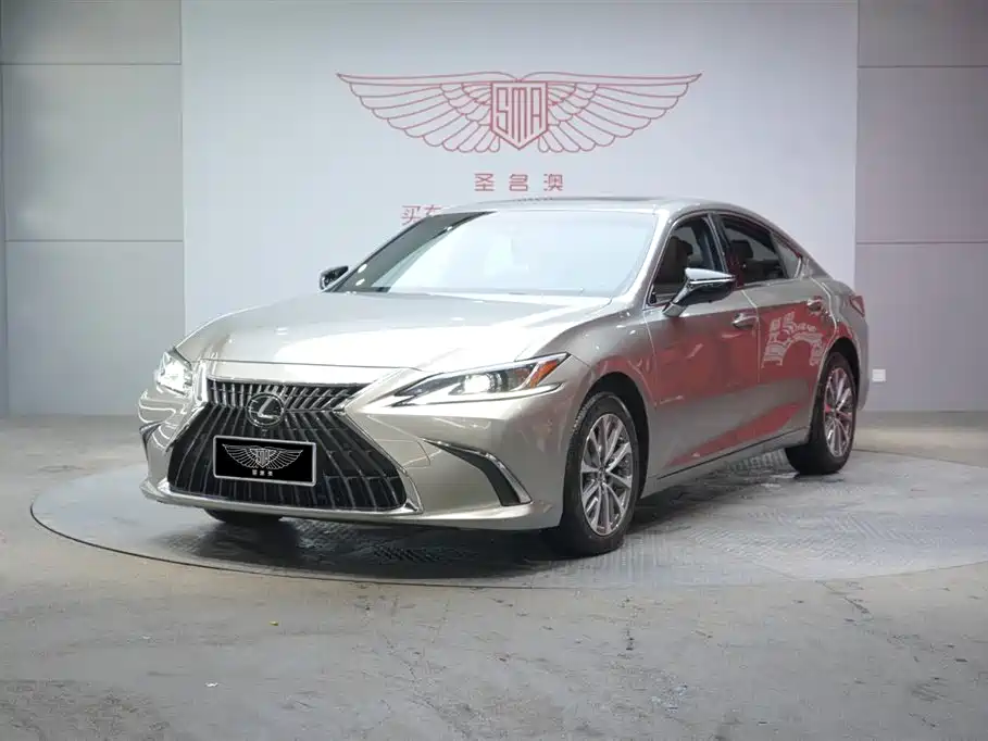 Lexus ES 2024 — фото 1