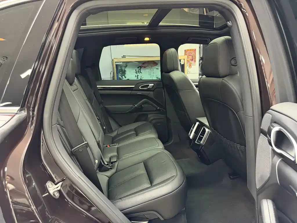 Porsche Cayenne 2016 — фото 19