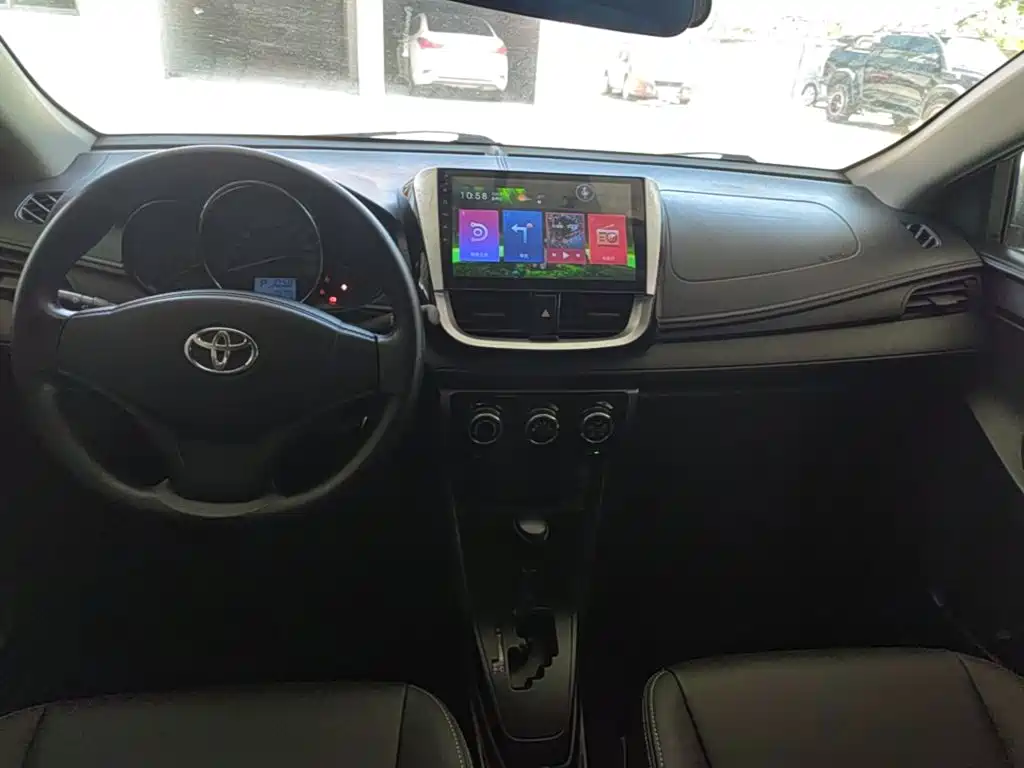 Toyota Yaris L 2018 — фото 10