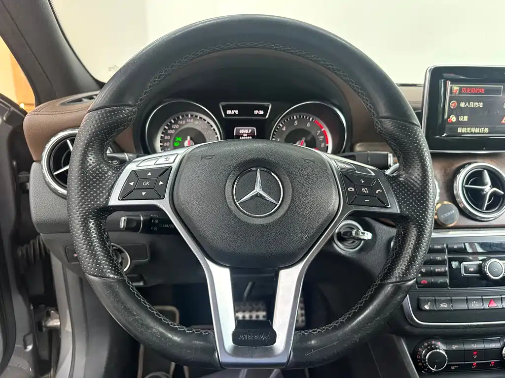 Mercedes-Benz GLA 2015 — фото 8