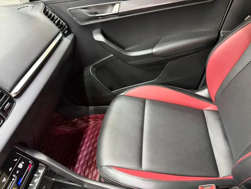 Skoda Karoq 2023 — фото 11