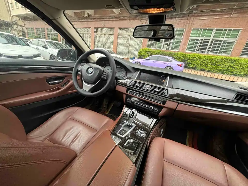 BMW 5 Series 2016 — фото 15
