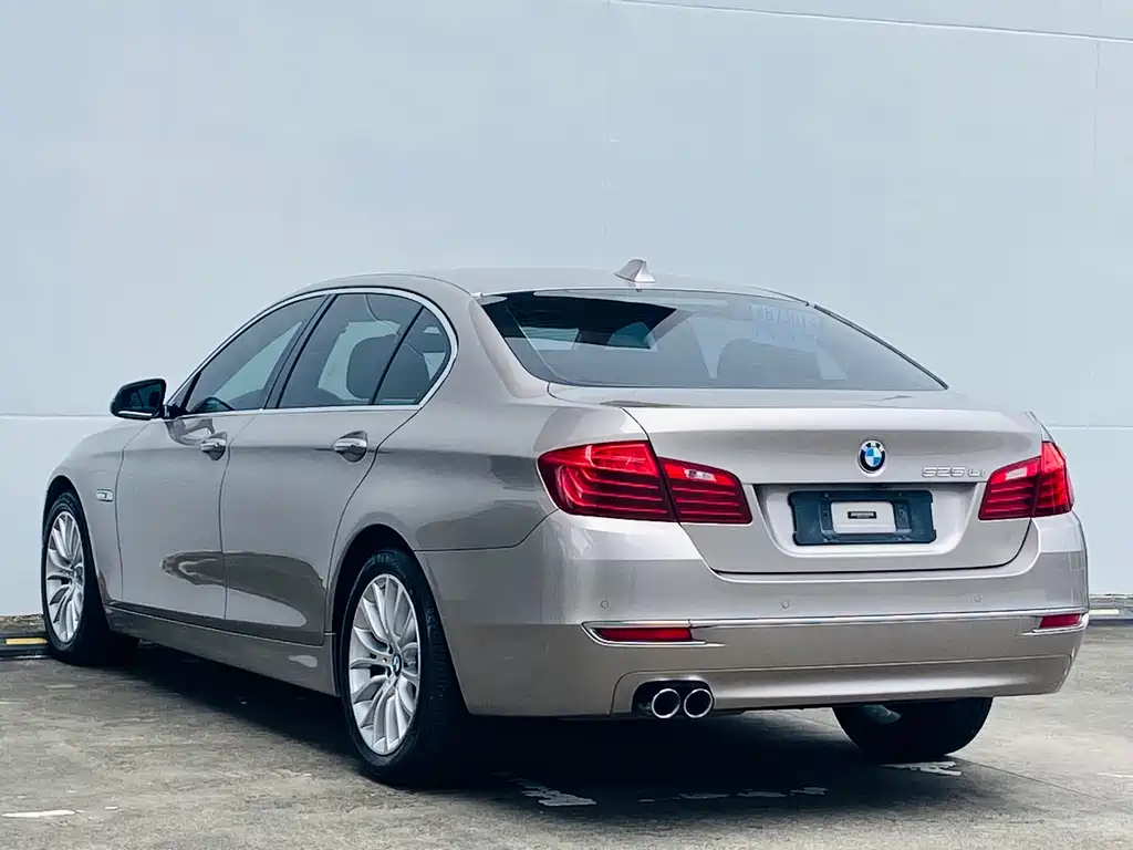 BMW 5 Series 2015 — фото 9