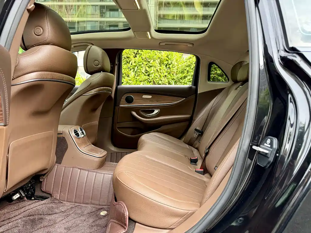 Mercedes-Benz E-Class 2023 — фото 15