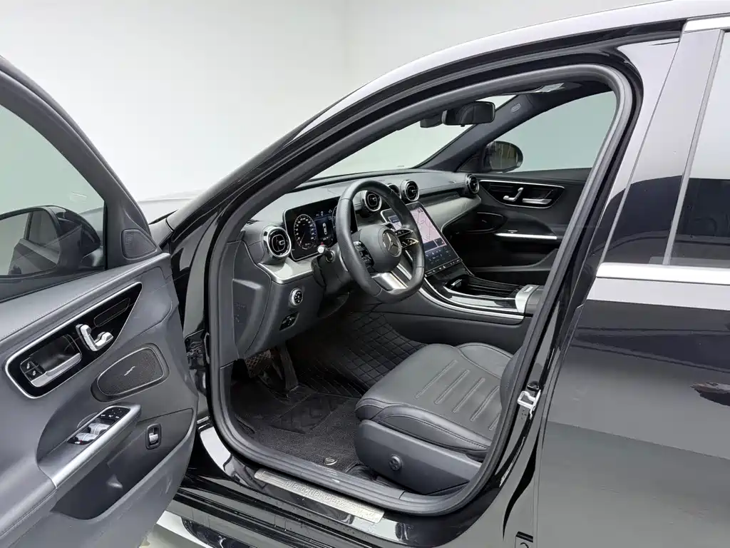 Mercedes-Benz C-Class 2023 — фото 8