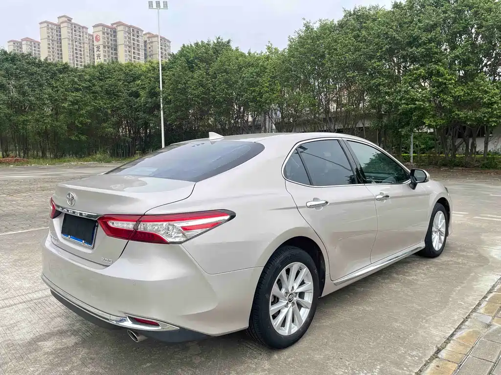 Toyota Camry 2023 — фото 14