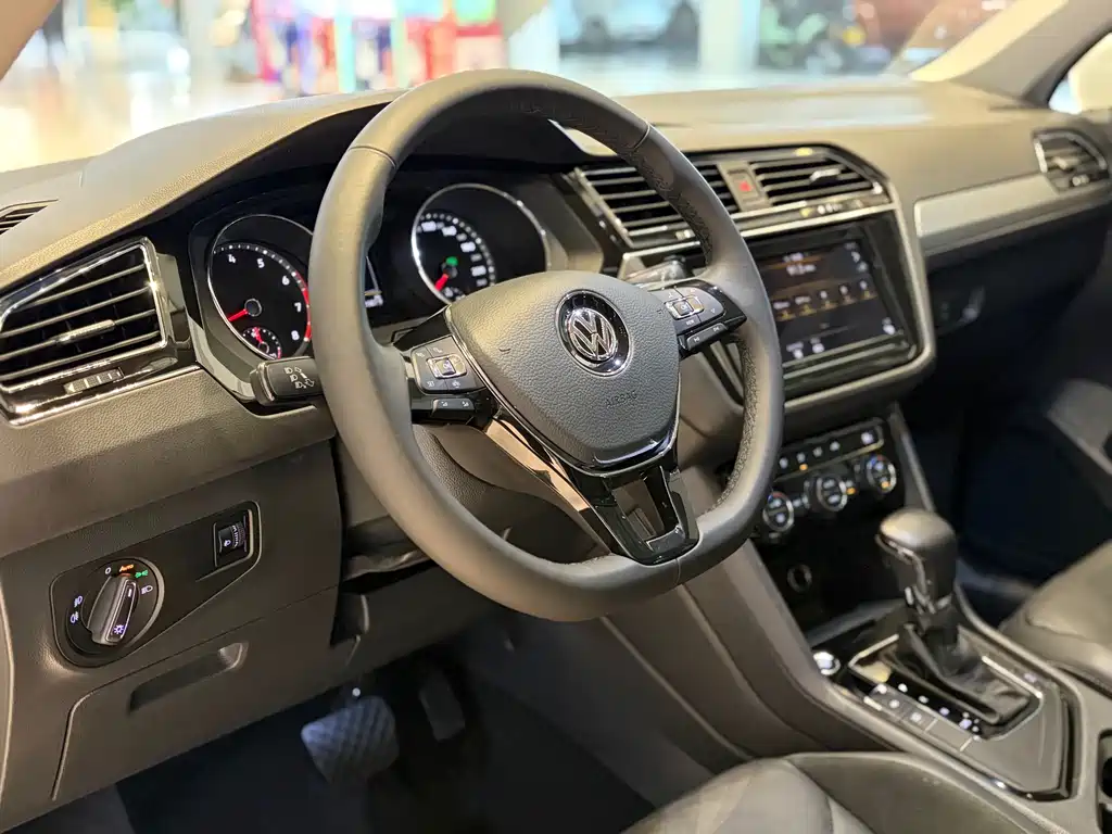 Volkswagen Tiguan L 2018 — фото 8