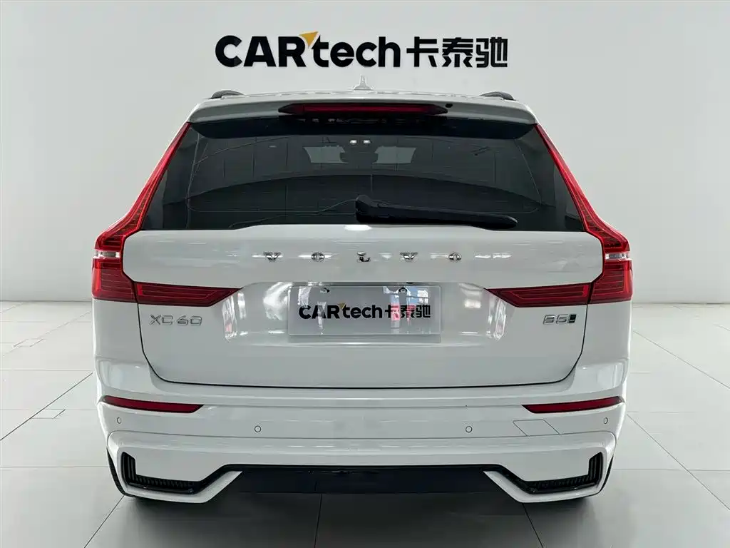 Volvo XC60 2022 — фото 11