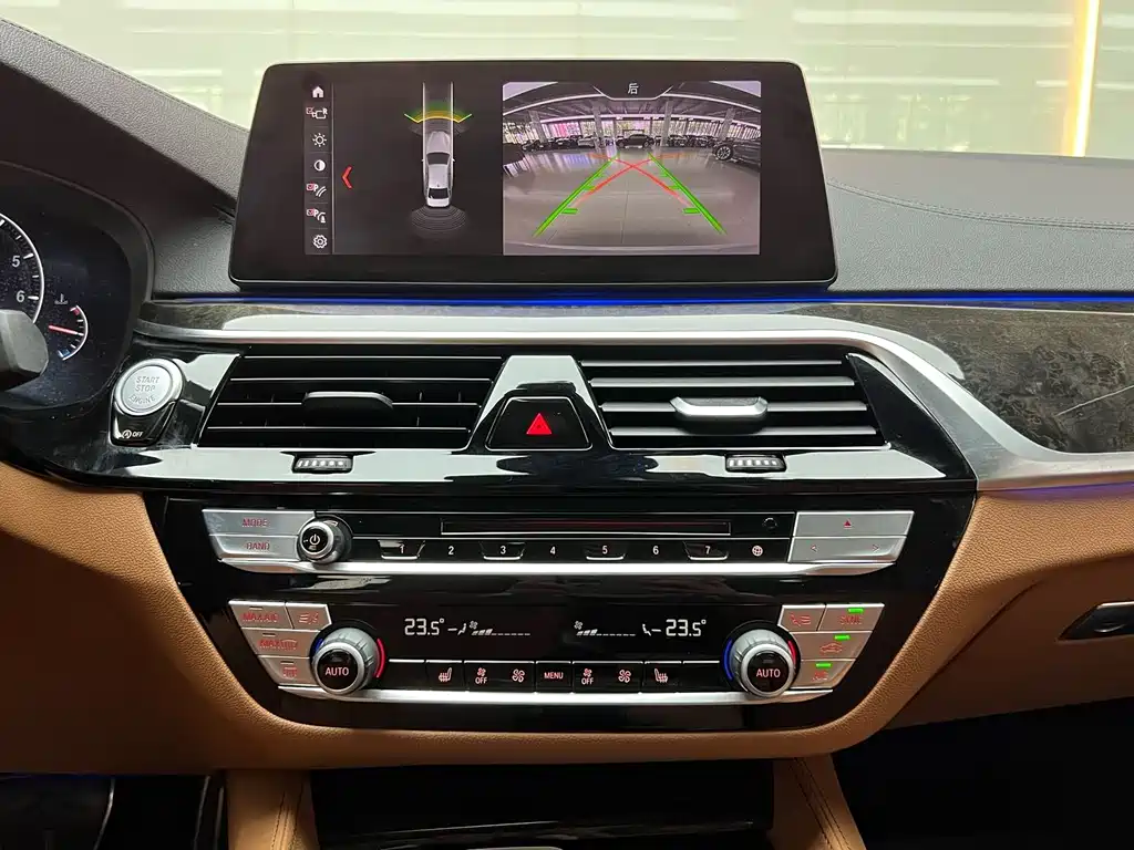 BMW 5 Series 2019 — фото 13