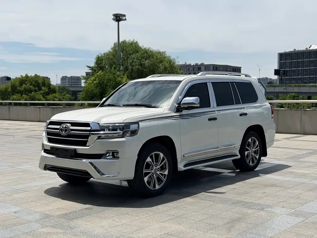 Toyota Land Cruiser 2018 — фото 1