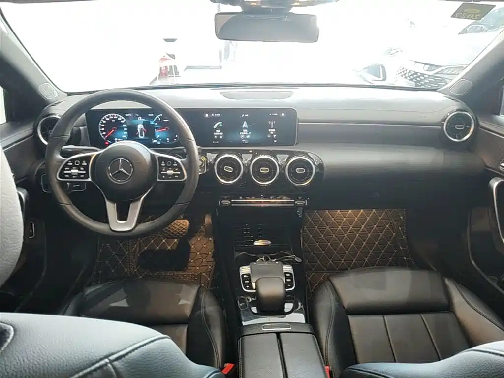 Mercedes-Benz A-Class 2019 — фото 10