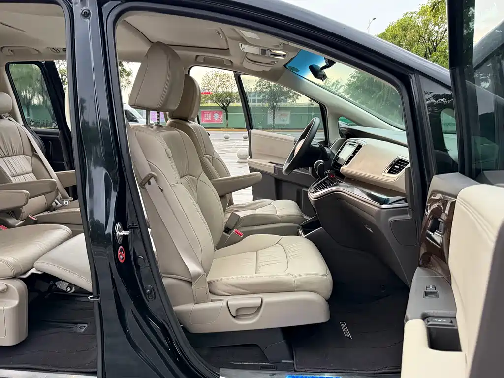 Honda Odyssey 2015 — фото 10