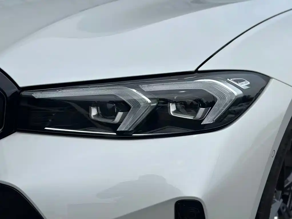 BMW 3 Series 2025 — фото 10