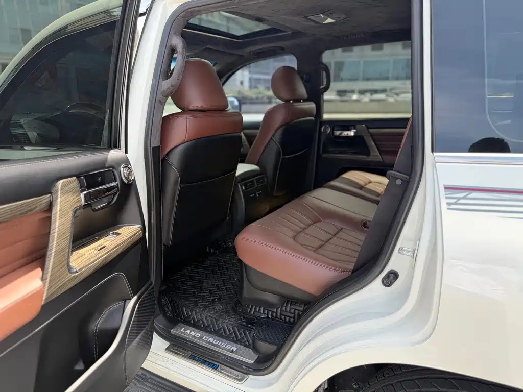 Toyota Land Cruiser 2018 — фото 8
