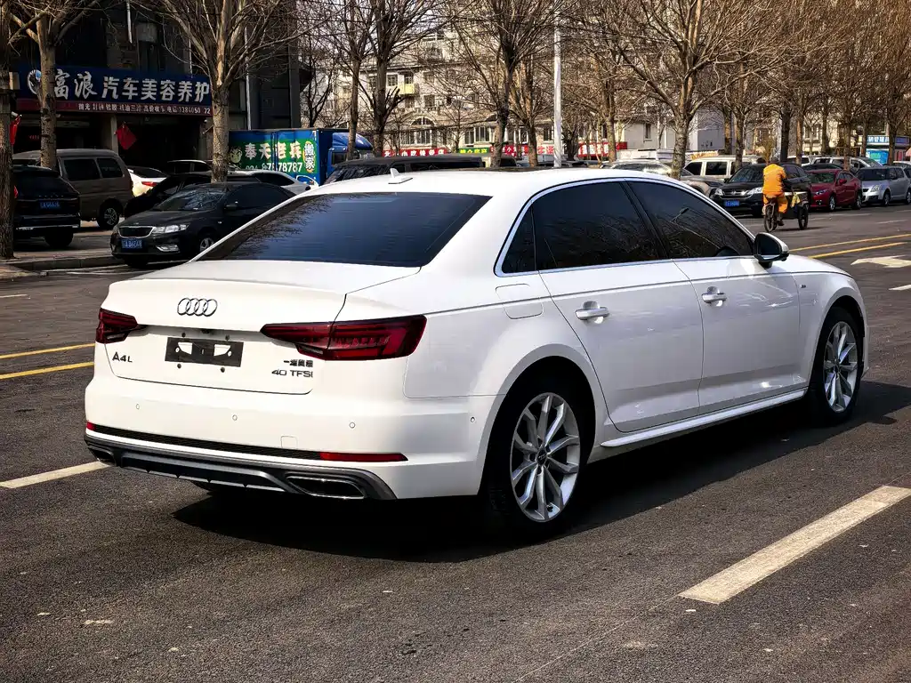 Audi A4L 2020 — фото 13